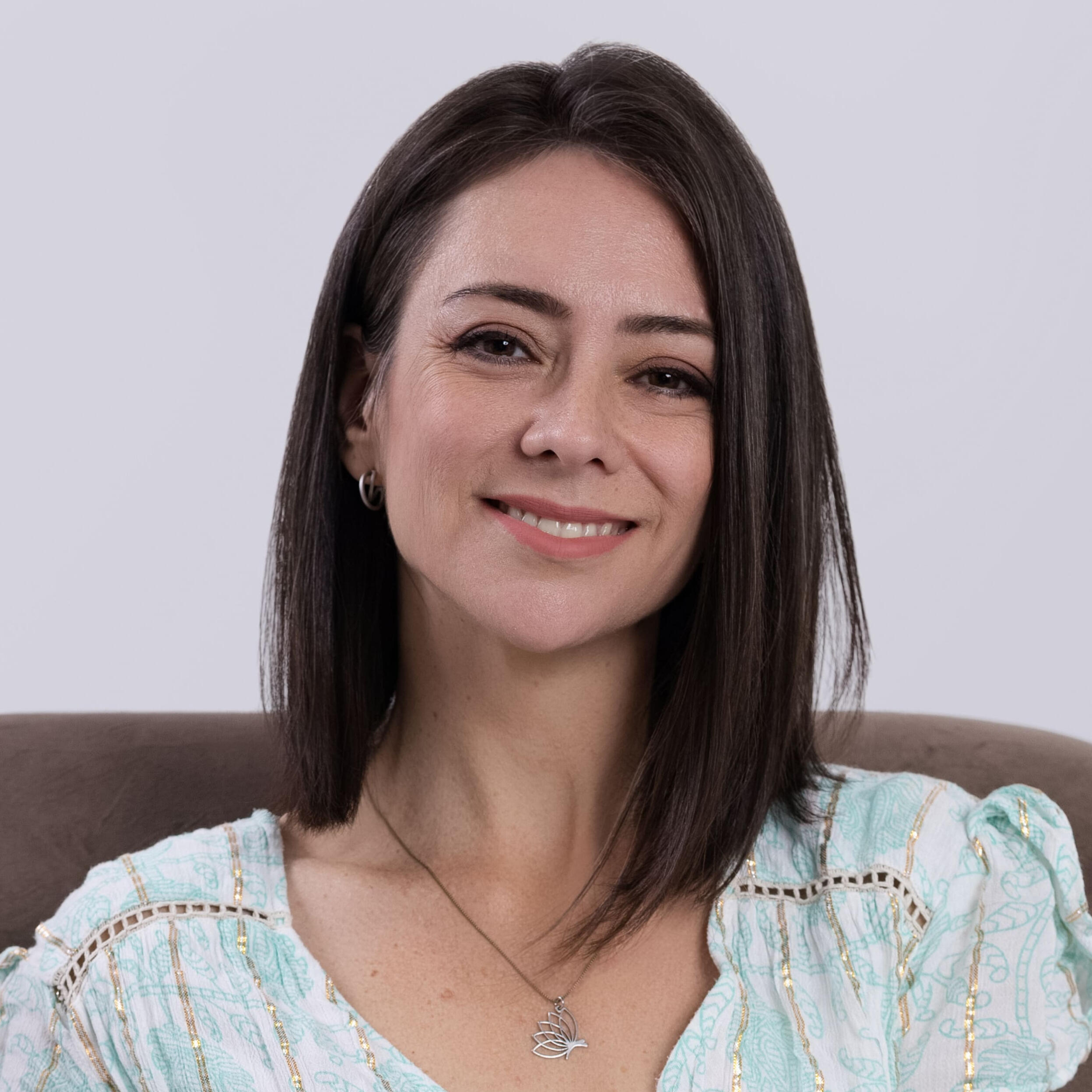 juliana-farhat-organizen-foto-de-apresentacao-site juliana-farhat-organizen-consultora-de-feng-shui-personal-organizer-mentora